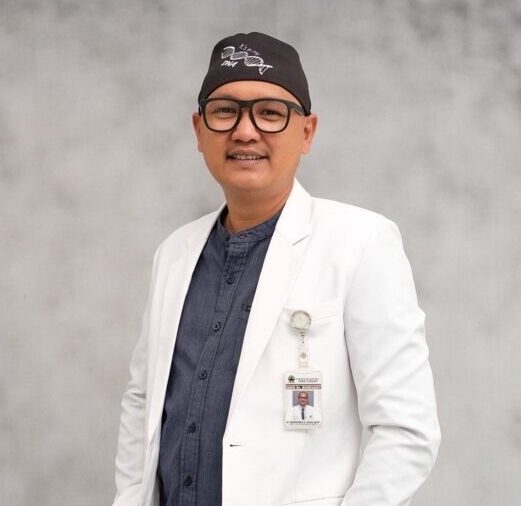 Dr.dr. Nugrohoaji Dharmawan, SpKK(K),M.Kes,FINSDV,FAADV