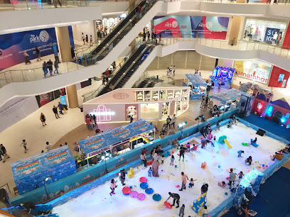 Snow Wonderland The Park Mall adalah destinasi wisata yang menarik di Semarang, yang menghadirkan pengalaman bermain salju yang menyenangkan dan menghibur bagi pengunjung dari segala usia.