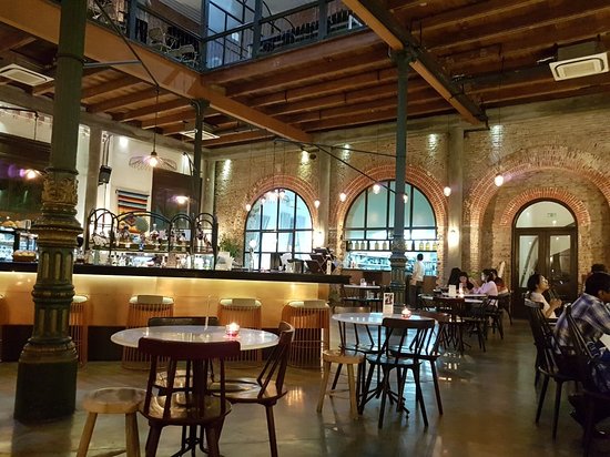Spiegel Bar & Bistro
tempat dinner semarang