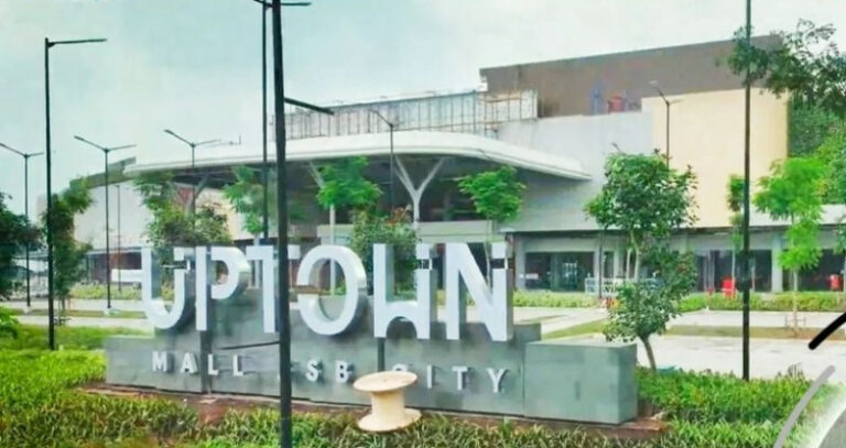 Pusat Belanja Uptown Mall BSB City