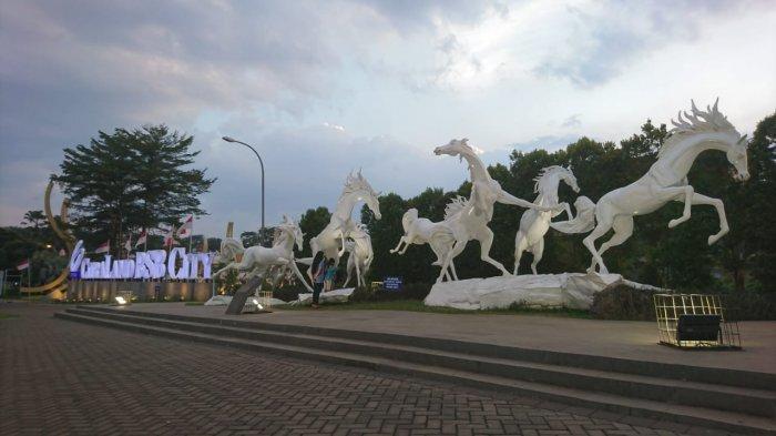 Spot Swafoto dan Bersantai di Patung Kuda BSB City