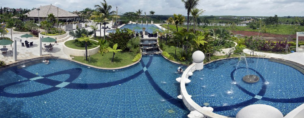 Tempat Wisata Keluarga BSB Sport Club and Lakers' Resto