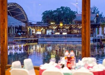 8 Rekomendasi Tempat Makan di Semarang dengan View Bagus & Romantis