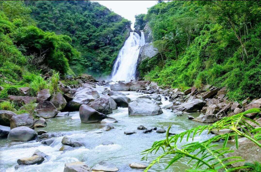 Curug Barong yang berada di Belik, Pemalang