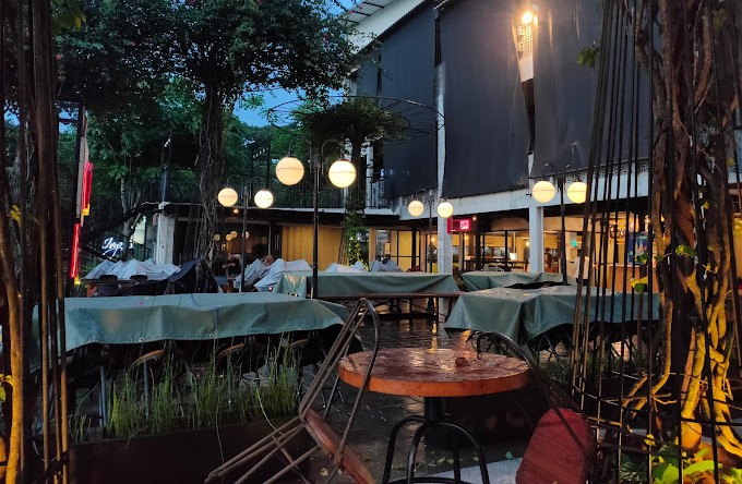 4 Cafe di Mijen Semarang - Mr.K Cafe BSB