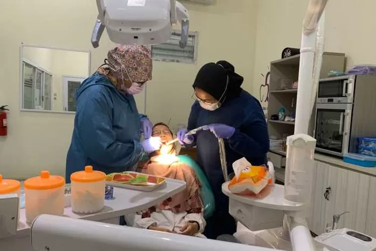 10 Rekomendasi Dokter Gigi Kendal dengan Pelayanan Terbaik