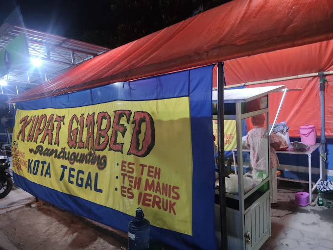 8 Rekomendasi Tempat Makan Kupat Glabed Tegal - 1. Kupat Glabed Randugunting 