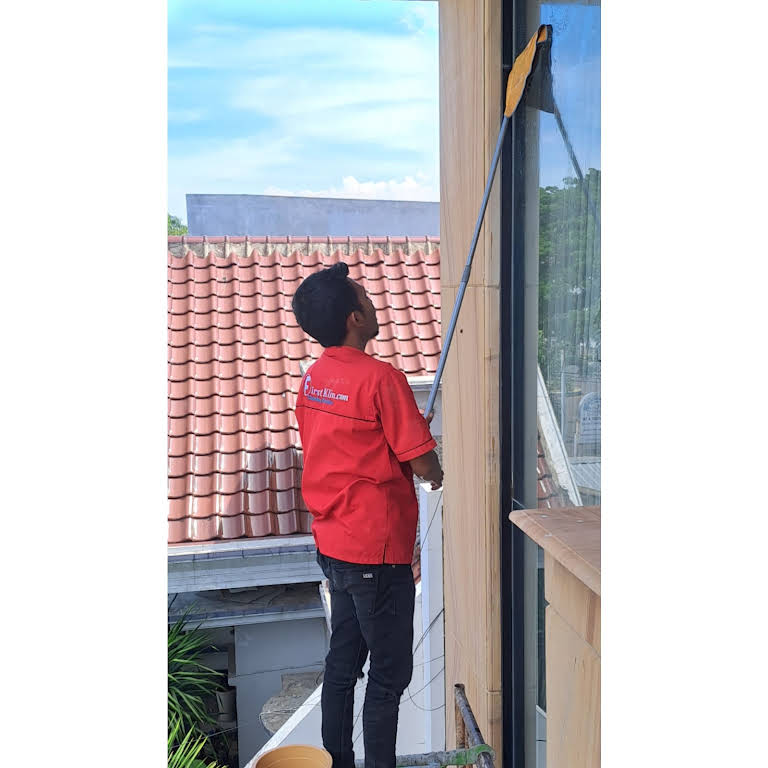 First Klin Surabaya
